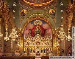 Iconostasio en una iglesia ortodoxa