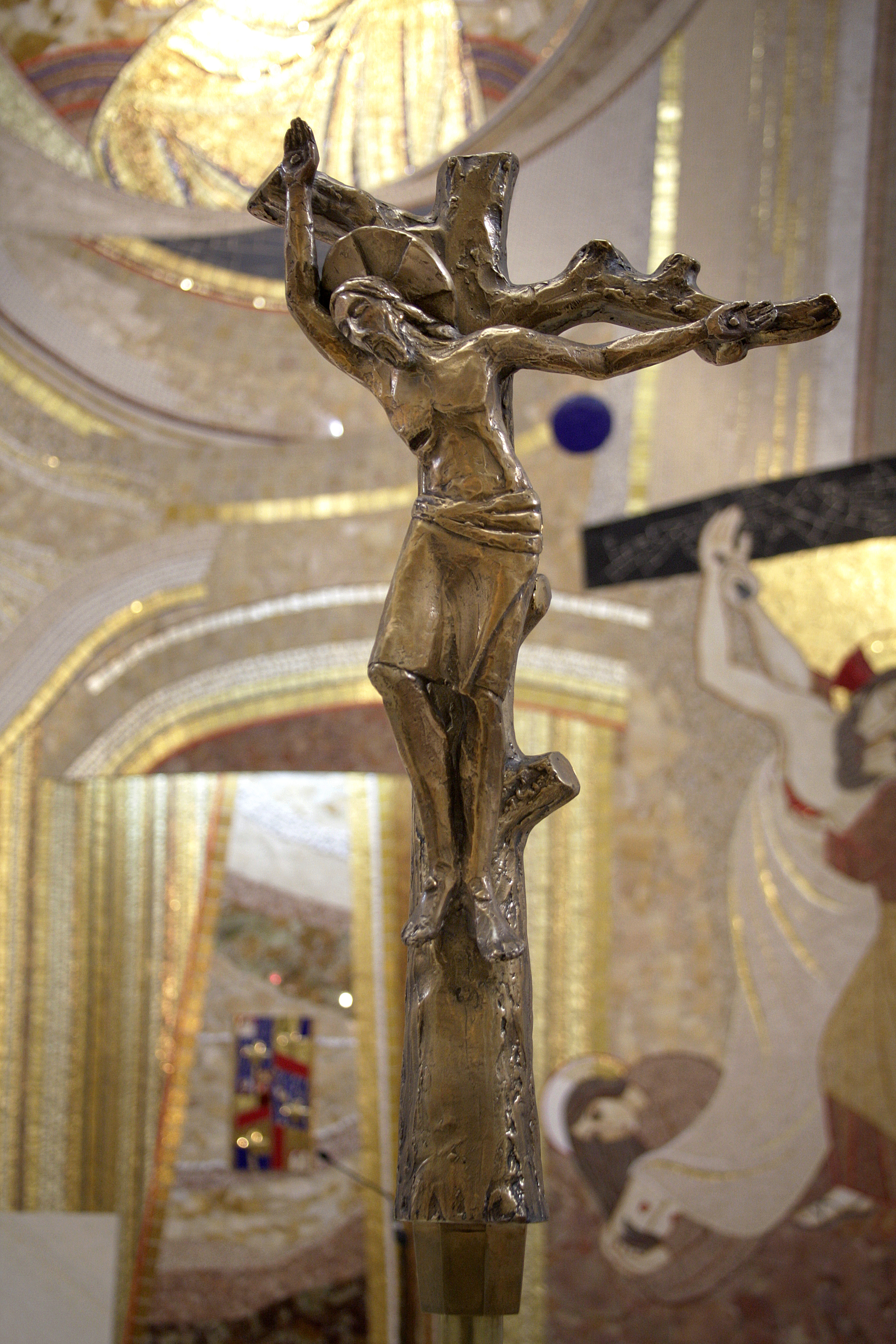 Cruz alzada de la Capilla de san Pablo, en Madrid
