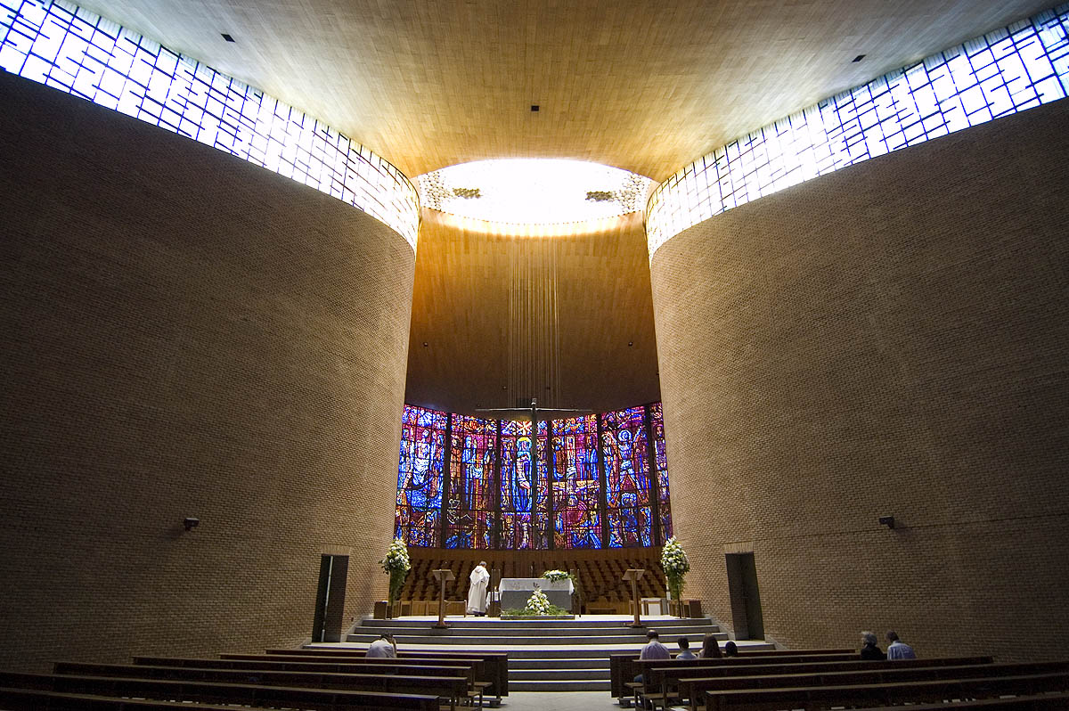 Iglesia de los Dominicos, Madrid_Fisac